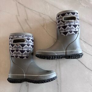 Bogs Boots Kids Youth Size 2 Grasp Mountains Waterproof Insulated Gray